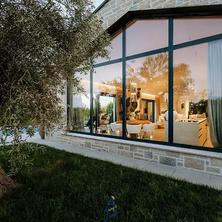 Flores By Awaytocroatia * Tar-Vabriga