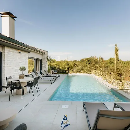 Flores By Awaytocroatia * Tar-Vabriga