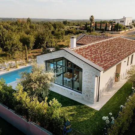 Flores By Awaytocroatia *