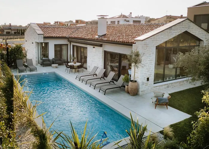 Flores By Awaytocroatia *